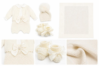 Marlù salopette corta 3pz con scarpetta, cappellino pompon e copertina