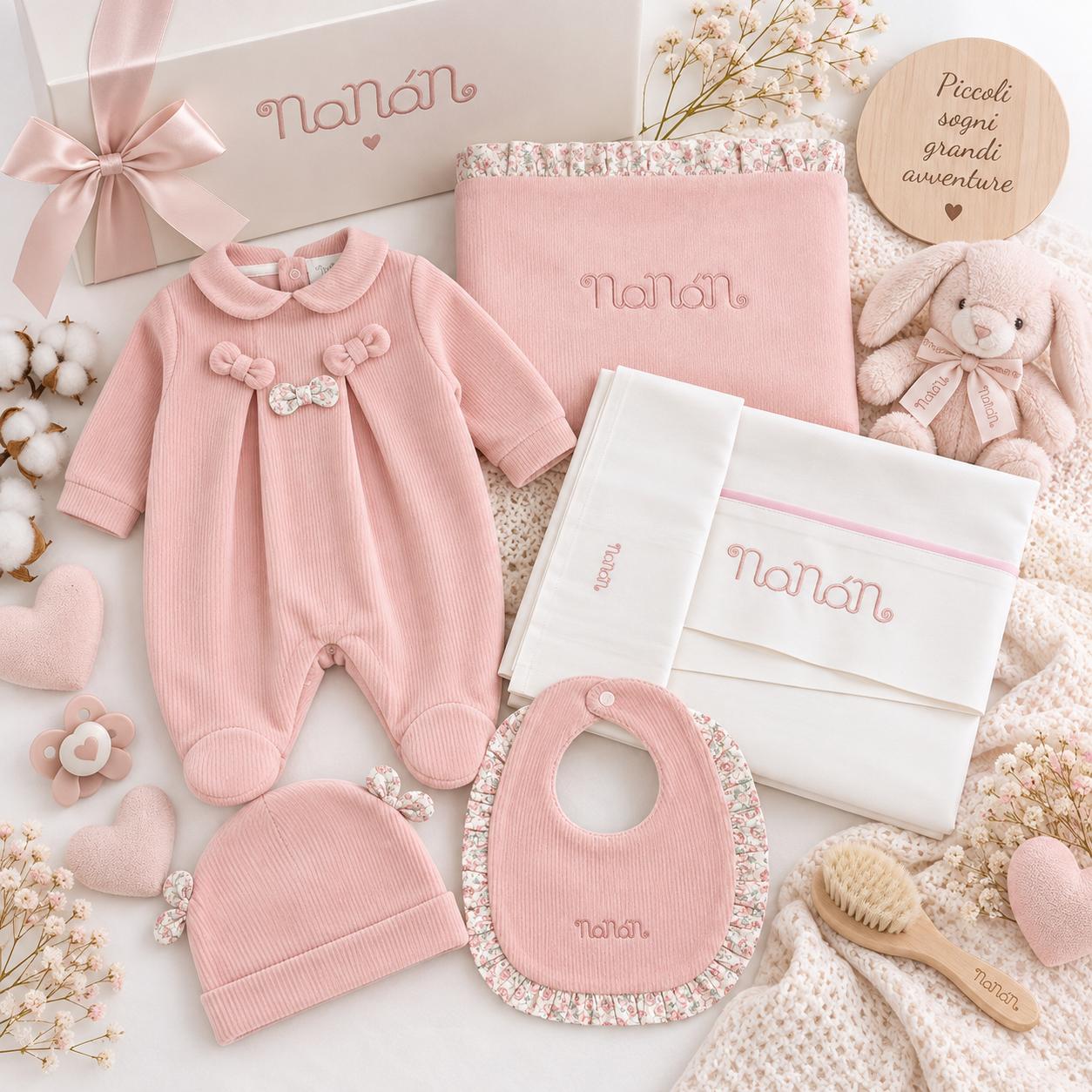 Nanan set nascita con tutina, cappellino, coperta, lenzuolo e bavetta
